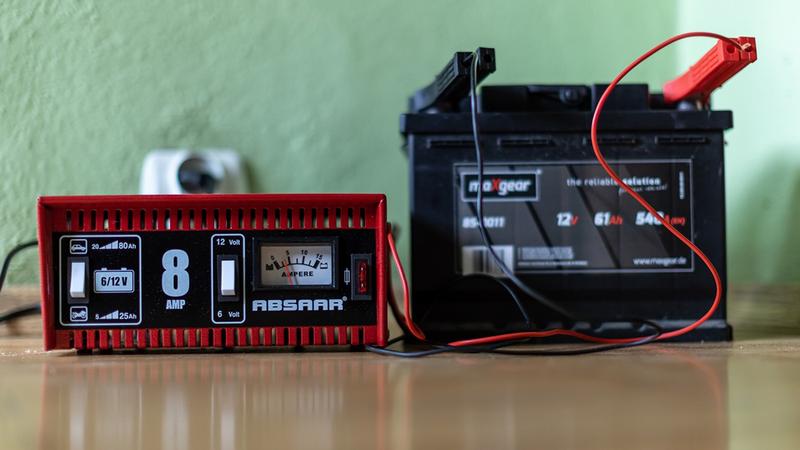 Efektywne ładowanie akumulatora samochodowego