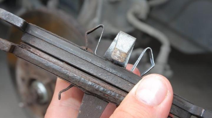 Objawy zużycia klocków hamulcowych