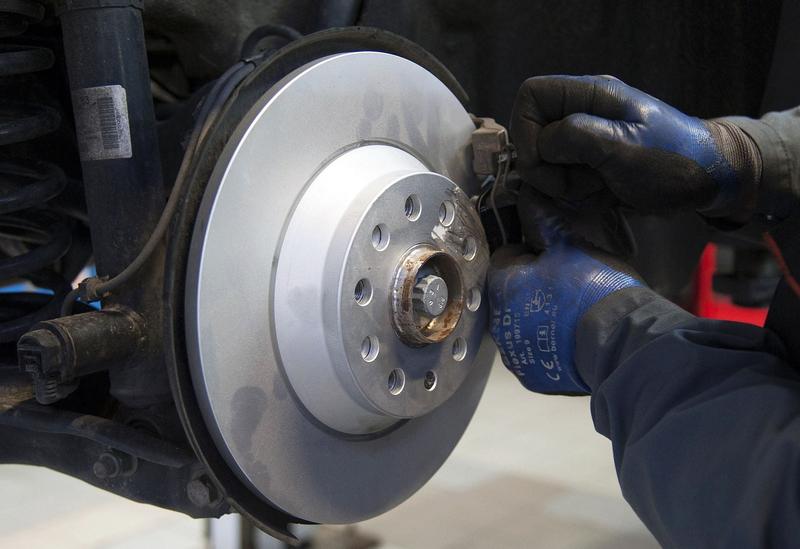 Wymiana klocków hamulcowych w motocyklu