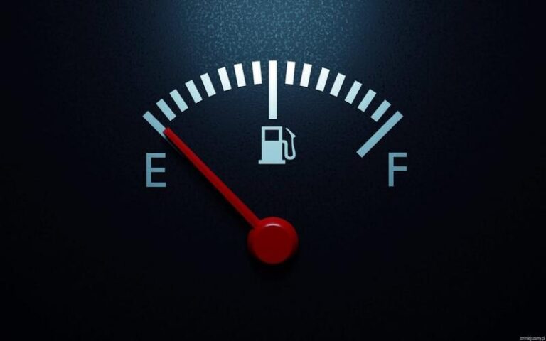 Ile pali mały samolot? Odkryj sekrety zużycia paliwa w lotnictwie lekkim.