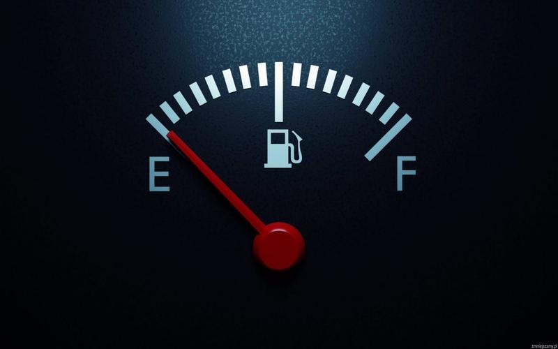 Ile pali mały samolot? Odkryj sekrety zużycia paliwa w lotnictwie lekkim.