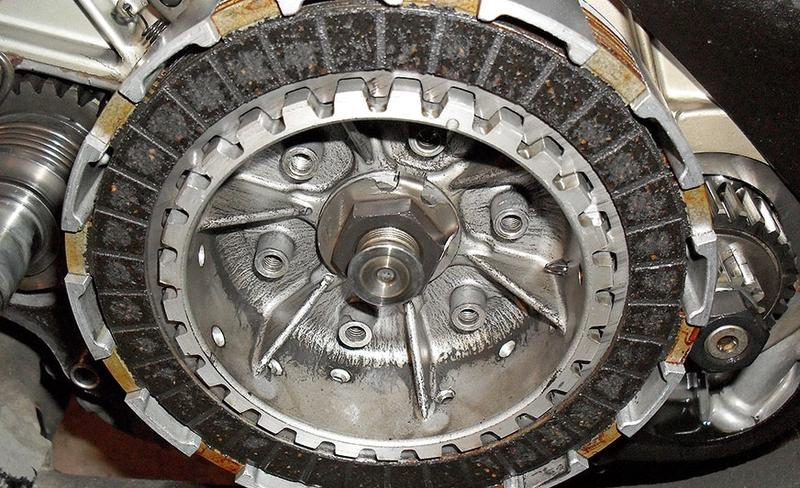 Zasada działania mokrego sprzęgła