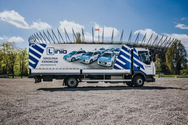 Ile tak naprawdę kosztuje zdobycie prawa jazdy na ciężarowe?