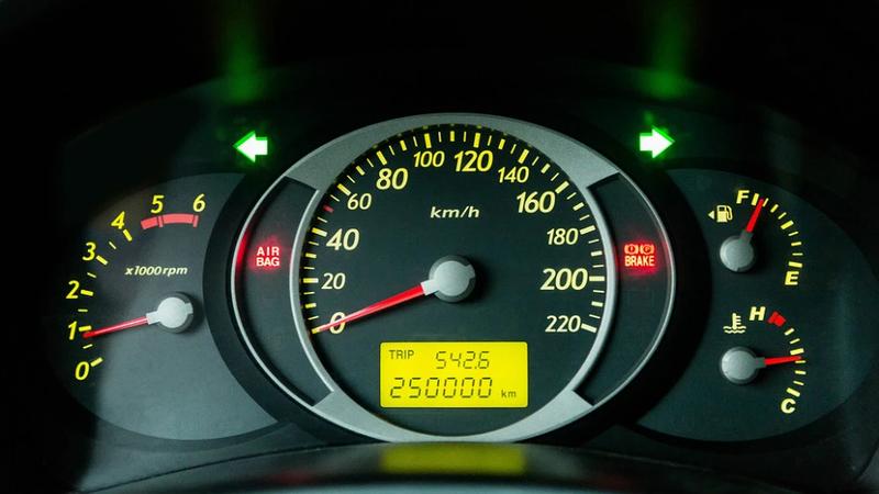 Jak skutecznie sprawdzić rzeczywisty przebieg auta?