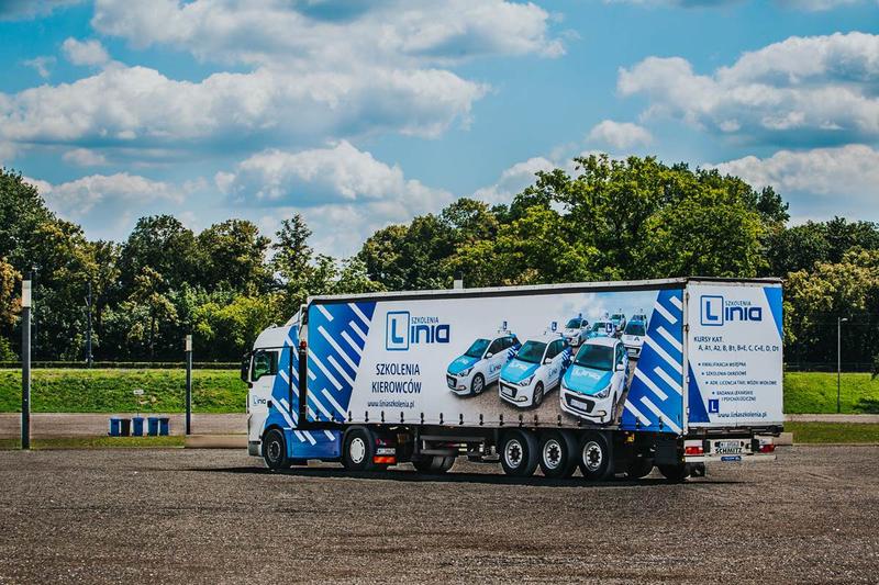 Porównanie cen szkół nauki jazdy CE