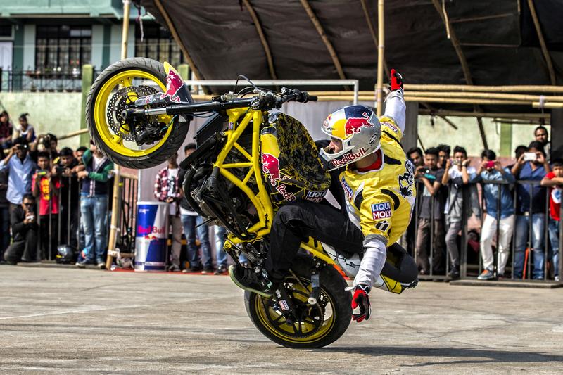 Trikowanie i stunt motocyklowy