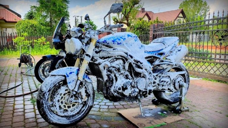 Jak skutecznie czyścić motocykl? Praktyczne porady dla każdego motocyklisty