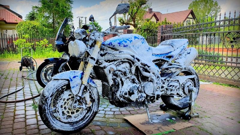Jak skutecznie czyścić motocykl? Praktyczne porady dla każdego motocyklisty