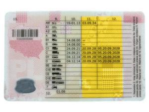 Jakie są realne koszty kursu na prawo jazdy CE?