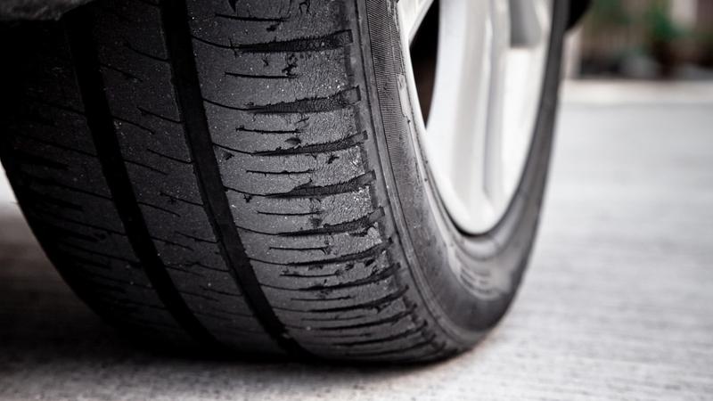 Kiedy szukać profesjonalnej pomocy w sprawie opon