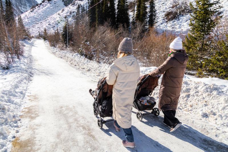 Ubieranie niemowlaka do fotelika