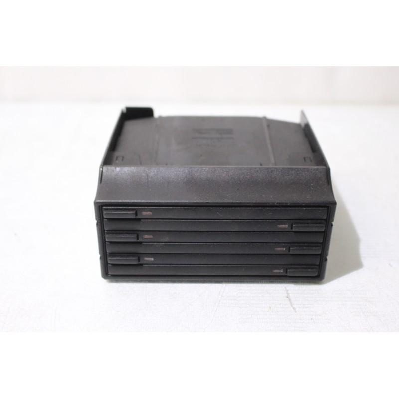 Gdzie znaleźć zmieniarkę w Mercedesie W203? Przewodnik po modelu