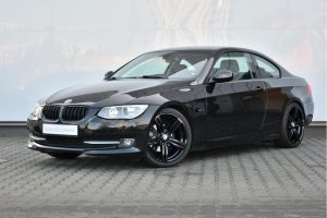 Ile pali BMW E90 2.0 benzyna? Praktyczny przewodnik po zużyciu paliwa