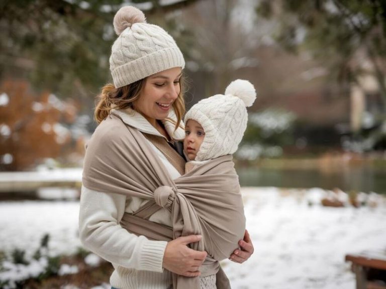 Jak bezpiecznie ubrać niemowlaka zimą do samochodu?