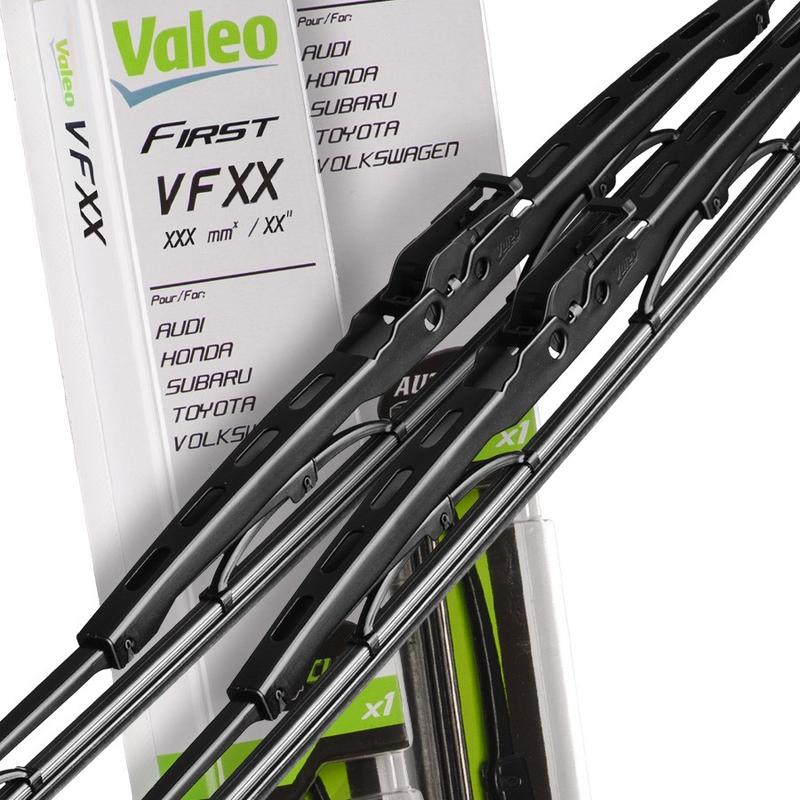 Czyszczenie kierownicy w samochodzie