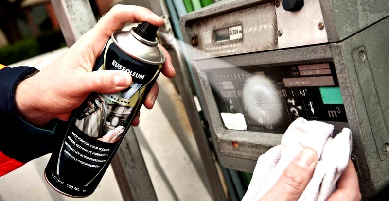 Czyszczenie plastików w samochodzie