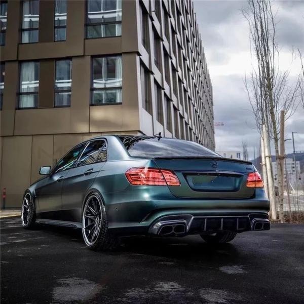 Gdzie znajdziesz kod lakieru w Mercedesie W212? Oto praktczne wskazówki