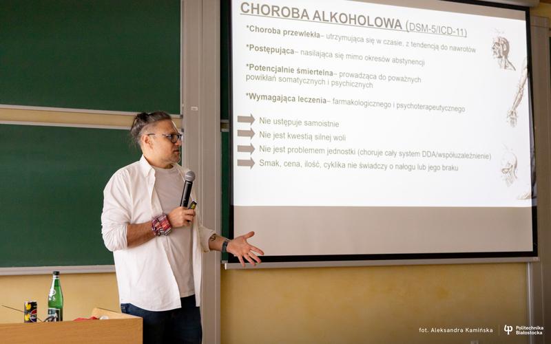 Ile kosztuje litr etanolu do samochodu w 2026 roku? Sprawdź aktualne ceny!