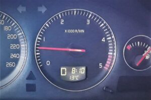 Jak prawidłowo ustawić obroty w samochodzie, aby poprawić jego osiągi?