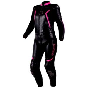 Jak skutecznie zadbać o czystość swojego kombinezonu motocyklowego?