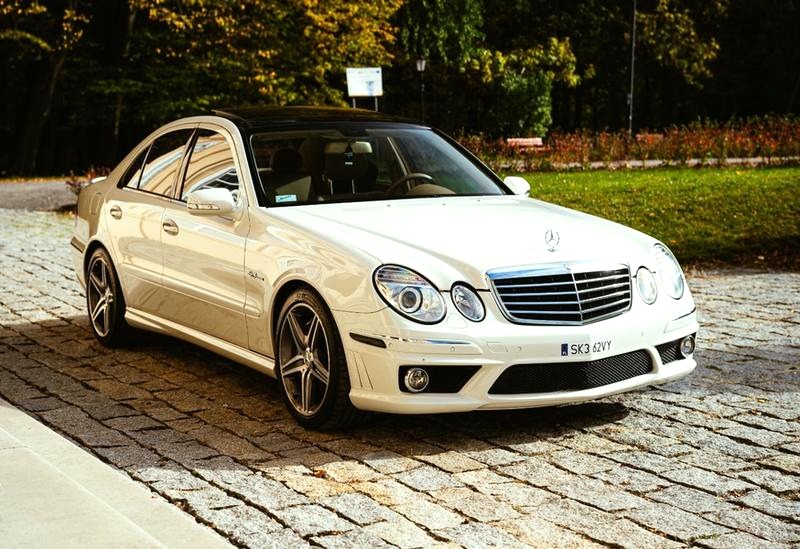 Jak szybko wgrać polskie menu w mercedesie w211? Przewodnik krok po kroku