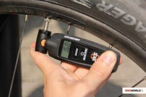 Optymalne ciśnienie w oponach rowerowych MTB – klucz do komfortowej jazdy